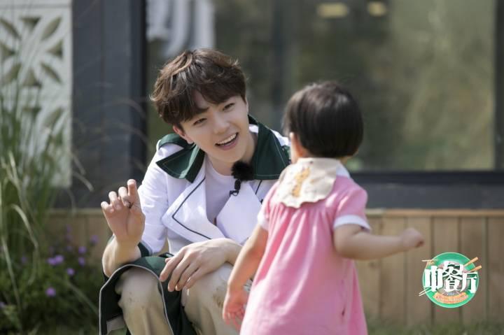 《中餐厅6》营业日好评如潮,萌娃就位与合伙人共享甜蜜亲子时光休闲区蓝鸢梦想 - Www.slyday.coM 《中餐厅6》营业日好评如潮,萌娃就位与合伙人共享甜蜜亲子时光休闲区蓝鸢梦想 - Www.slyday.coM