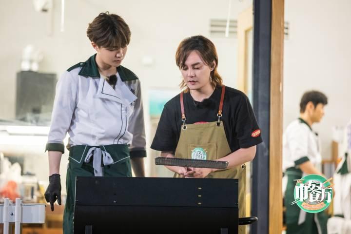 《中餐厅6》营业日好评如潮,萌娃就位与合伙人共享甜蜜亲子时光休闲区蓝鸢梦想 - Www.slyday.coM 《中餐厅6》营业日好评如潮,萌娃就位与合伙人共享甜蜜亲子时光休闲区蓝鸢梦想 - Www.slyday.coM