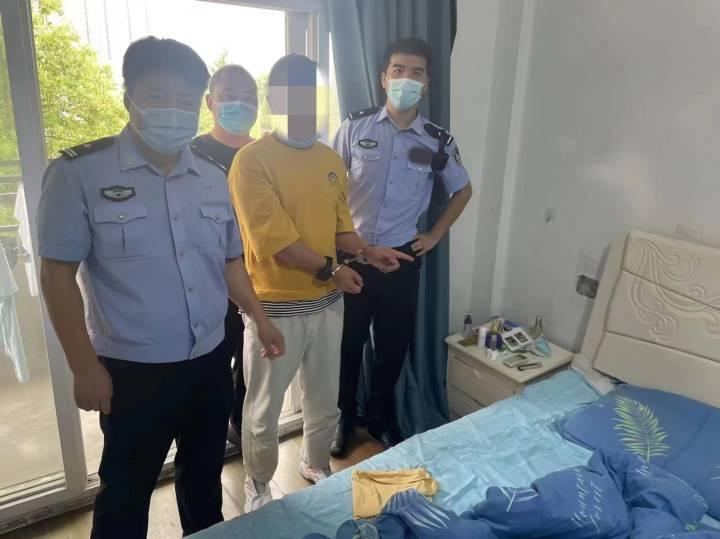 刷抖音刷到老婆的私人生活影像!杭州男子又惊又气,民警在他家墙面插座找到偷拍设备休闲区蓝鸢梦想 - Www.slyday.coM 刷抖音刷到老婆的私人生活影像!杭州男子又惊又气,民警在他家墙面插座找到偷拍设备休闲区蓝鸢梦想 - Www.slyday.coM