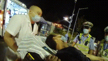 妻子车祸男子赶路悲痛到四肢抽搐,其妻已离世……休闲区蓝鸢梦想 - Www.slyday.coM 妻子车祸男子赶路悲痛到四肢抽搐,其妻已离世……休闲区蓝鸢梦想 - Www.slyday.coM