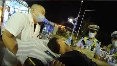 妻子车祸男子赶路悲痛到四肢抽搐,其妻已离世……休闲区蓝鸢梦想 - Www.slyday.coM 妻子车祸男子赶路悲痛到四肢抽搐,其妻已离世……休闲区蓝鸢梦想 - Www.slyday.coM