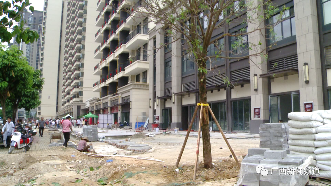 还没完工就交房?南宁一小区遭业主质疑,开发商回应休闲区蓝鸢梦想 - Www.slyday.coM 还没完工就交房?南宁一小区遭业主质疑,开发商回应休闲区蓝鸢梦想 - Www.slyday.coM