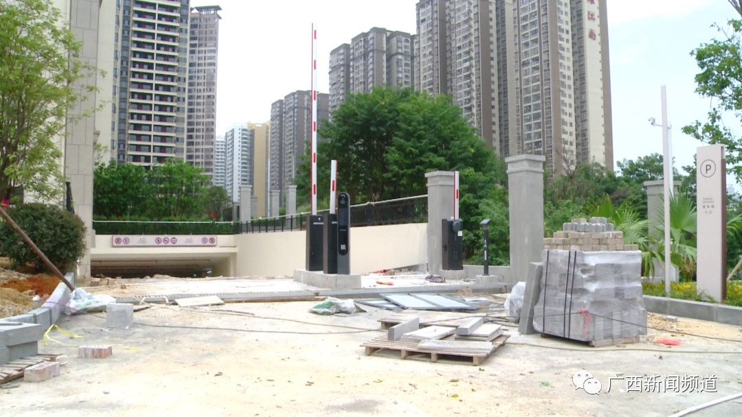 还没完工就交房?南宁一小区遭业主质疑,开发商回应休闲区蓝鸢梦想 - Www.slyday.coM 还没完工就交房?南宁一小区遭业主质疑,开发商回应休闲区蓝鸢梦想 - Www.slyday.coM