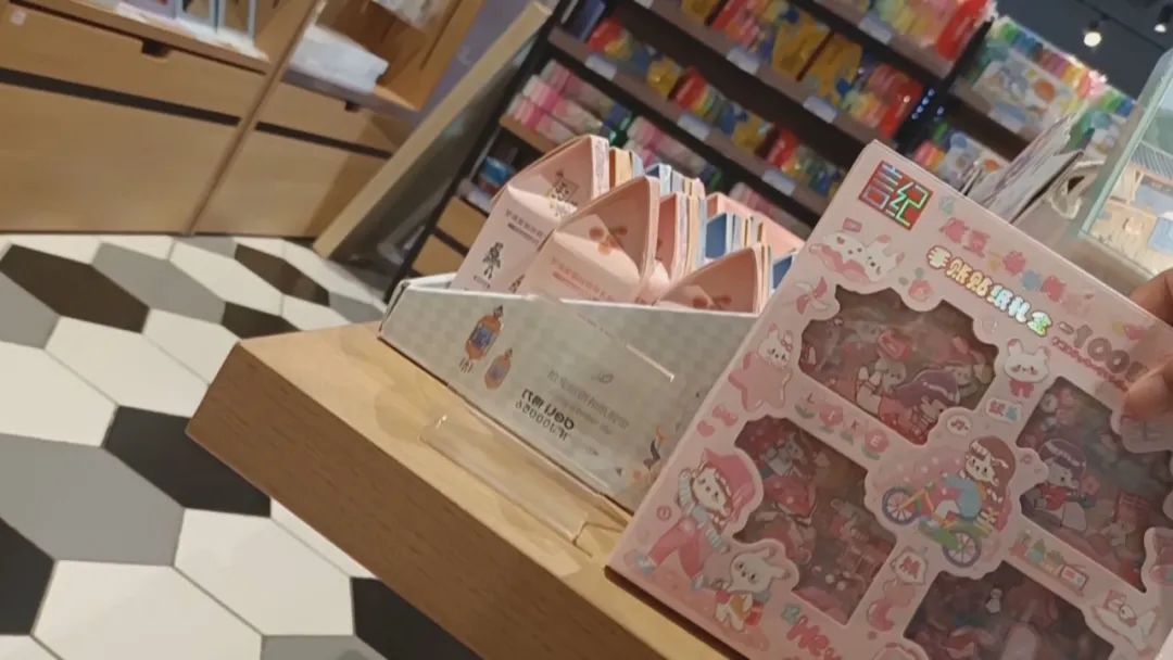 @德州家长,躲过了“雪糕刺客”,你躲过“文具刺客”了吗?休闲区蓝鸢梦想 - Www.slyday.coM @德州家长,躲过了“雪糕刺客”,你躲过“文具刺客”了吗?休闲区蓝鸢梦想 - Www.slyday.coM