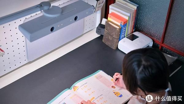 还在为孩子的坐姿、近视问题担心?这盏可爱童趣会发出童声的台灯也许可以帮你解决烦恼~休闲区蓝鸢梦想 - Www.slyday.coM 还在为孩子的坐姿、近视问题担心?这盏可爱童趣会发出童声的台灯也许可以帮你解决烦恼~休闲区蓝鸢梦想 - Www.slyday.coM