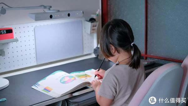 还在为孩子的坐姿、近视问题担心?这盏可爱童趣会发出童声的台灯也许可以帮你解决烦恼~休闲区蓝鸢梦想 - Www.slyday.coM 还在为孩子的坐姿、近视问题担心?这盏可爱童趣会发出童声的台灯也许可以帮你解决烦恼~休闲区蓝鸢梦想 - Www.slyday.coM