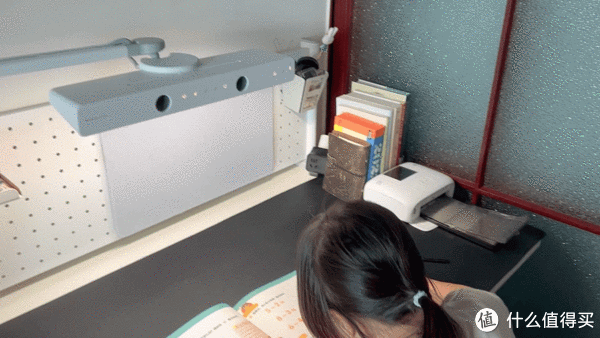 还在为孩子的坐姿、近视问题担心?这盏可爱童趣会发出童声的台灯也许可以帮你解决烦恼~休闲区蓝鸢梦想 - Www.slyday.coM 还在为孩子的坐姿、近视问题担心?这盏可爱童趣会发出童声的台灯也许可以帮你解决烦恼~休闲区蓝鸢梦想 - Www.slyday.coM