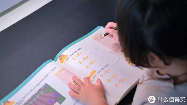 还在为孩子的坐姿、近视问题担心?这盏可爱童趣会发出童声的台灯也许可以帮你解决烦恼~休闲区蓝鸢梦想 - Www.slyday.coM 还在为孩子的坐姿、近视问题担心?这盏可爱童趣会发出童声的台灯也许可以帮你解决烦恼~休闲区蓝鸢梦想 - Www.slyday.coM