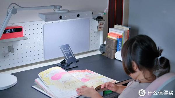 还在为孩子的坐姿、近视问题担心?这盏可爱童趣会发出童声的台灯也许可以帮你解决烦恼~休闲区蓝鸢梦想 - Www.slyday.coM 还在为孩子的坐姿、近视问题担心?这盏可爱童趣会发出童声的台灯也许可以帮你解决烦恼~休闲区蓝鸢梦想 - Www.slyday.coM