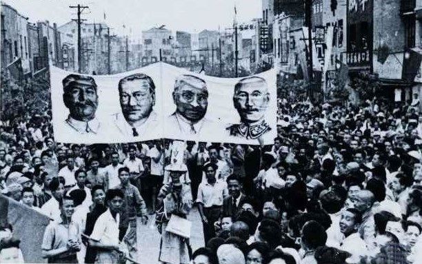 日本投降的那一刻,全中国沸腾了!老照片为您讲述77年前的今天!休闲区蓝鸢梦想 - Www.slyday.coM 日本投降的那一刻,全中国沸腾了!老照片为您讲述77年前的今天!休闲区蓝鸢梦想 - Www.slyday.coM