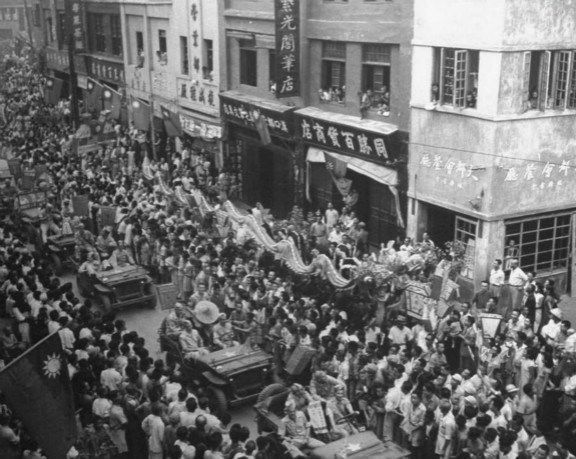 日本投降的那一刻,全中国沸腾了!老照片为您讲述77年前的今天!休闲区蓝鸢梦想 - Www.slyday.coM 日本投降的那一刻,全中国沸腾了!老照片为您讲述77年前的今天!休闲区蓝鸢梦想 - Www.slyday.coM