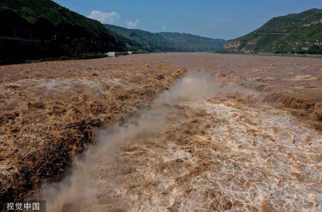 山西临汾:黄河壶口瀑布迎来秋汛 水花飞溅形成彩虹休闲区蓝鸢梦想 - Www.slyday.coM 山西临汾:黄河壶口瀑布迎来秋汛 水花飞溅形成彩虹休闲区蓝鸢梦想 - Www.slyday.coM