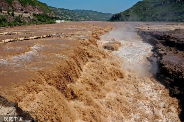山西临汾:黄河壶口瀑布迎来秋汛 水花飞溅形成彩虹休闲区蓝鸢梦想 - Www.slyday.coM 山西临汾:黄河壶口瀑布迎来秋汛 水花飞溅形成彩虹休闲区蓝鸢梦想 - Www.slyday.coM