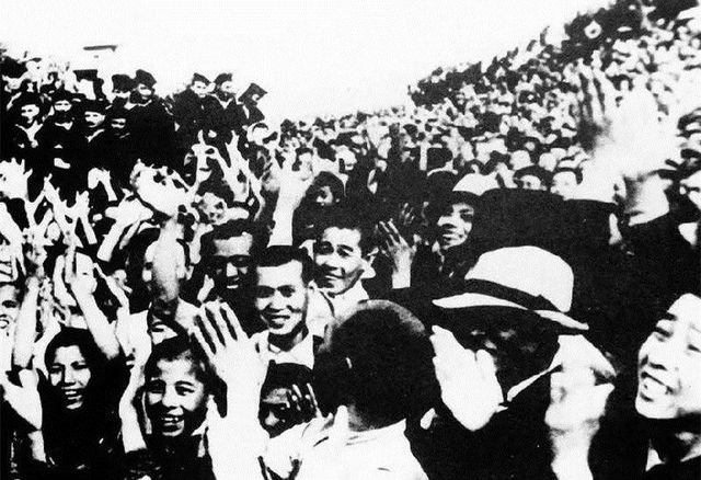 日本投降的那一刻,全中国沸腾了!老照片为您讲述77年前的今天!休闲区蓝鸢梦想 - Www.slyday.coM 日本投降的那一刻,全中国沸腾了!老照片为您讲述77年前的今天!休闲区蓝鸢梦想 - Www.slyday.coM