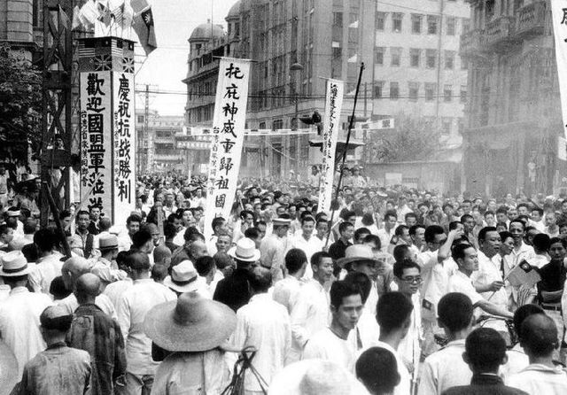 日本投降的那一刻,全中国沸腾了!老照片为您讲述77年前的今天!休闲区蓝鸢梦想 - Www.slyday.coM 日本投降的那一刻,全中国沸腾了!老照片为您讲述77年前的今天!休闲区蓝鸢梦想 - Www.slyday.coM