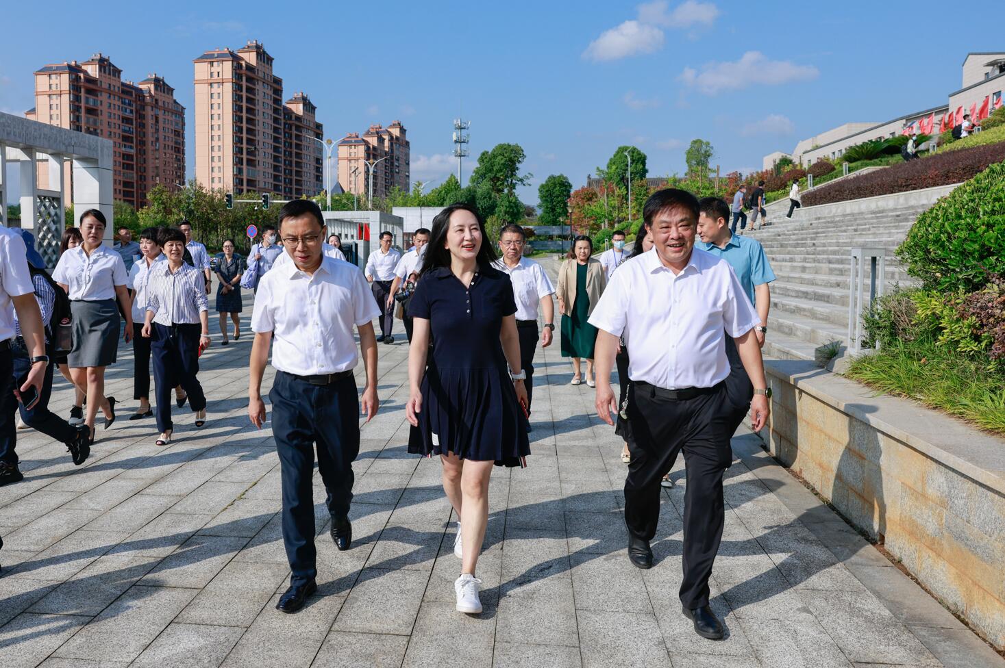 孟晚舟回母校演讲:人生处处是课堂,人人皆可为吾师,人生处处是考场休闲区蓝鸢梦想 - Www.slyday.coM 孟晚舟回母校演讲:人生处处是课堂,人人皆可为吾师,人生处处是考场休闲区蓝鸢梦想 - Www.slyday.coM