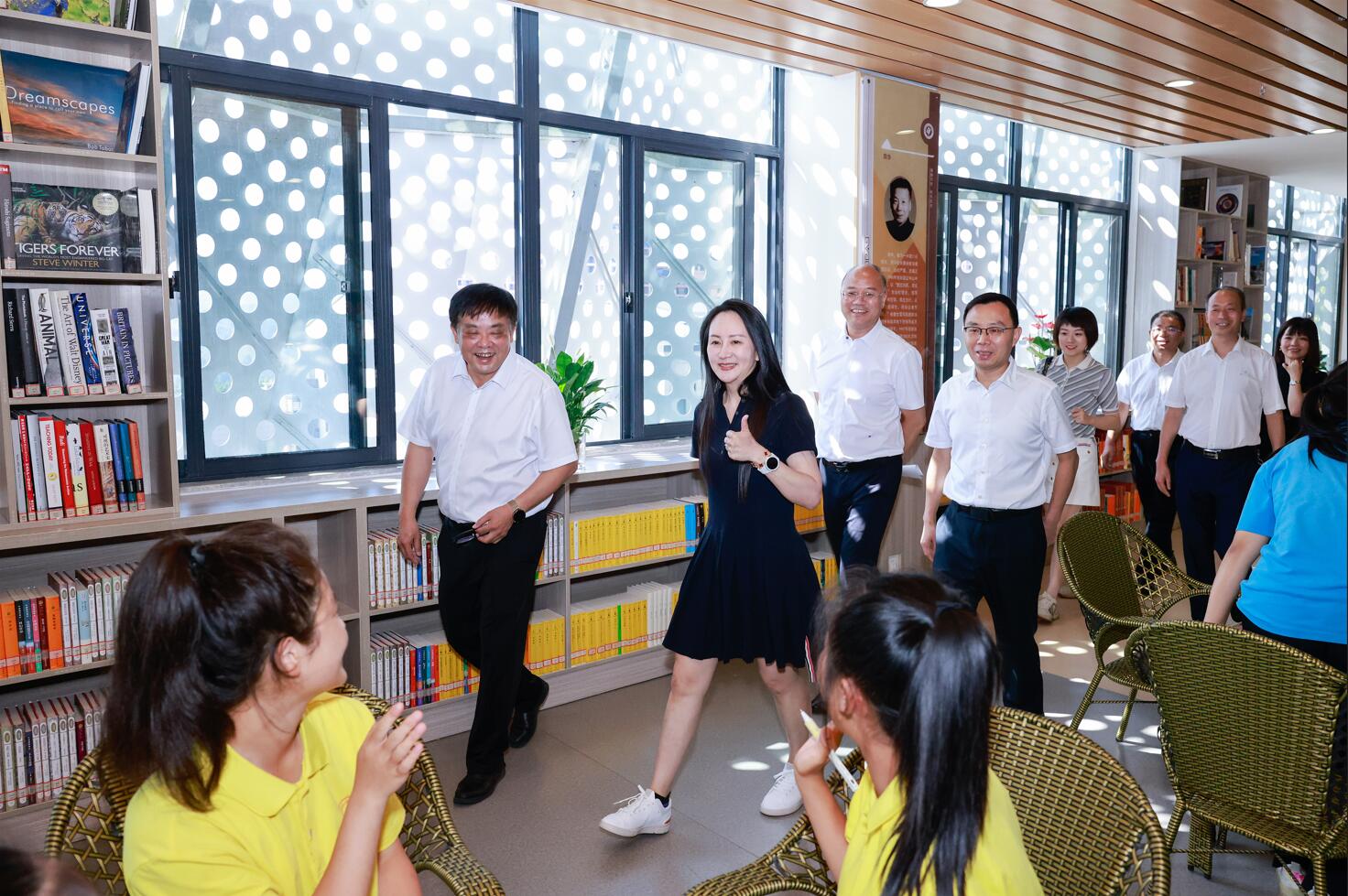 孟晚舟回母校演讲:人生处处是课堂,人人皆可为吾师,人生处处是考场休闲区蓝鸢梦想 - Www.slyday.coM 孟晚舟回母校演讲:人生处处是课堂,人人皆可为吾师,人生处处是考场休闲区蓝鸢梦想 - Www.slyday.coM