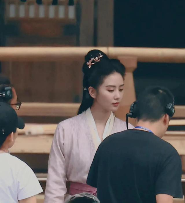 《一念关山》高清路透来了!刘诗诗造型获好评,还跟赵丽颖撞款休闲区蓝鸢梦想 - Www.slyday.coM 《一念关山》高清路透来了!刘诗诗造型获好评,还跟赵丽颖撞款休闲区蓝鸢梦想 - Www.slyday.coM