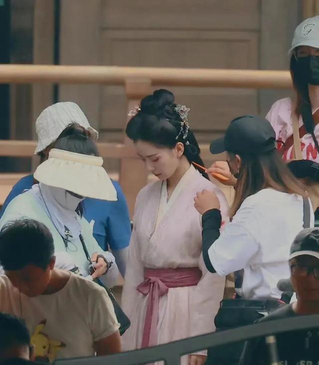 《一念关山》高清路透来了!刘诗诗造型获好评,还跟赵丽颖撞款休闲区蓝鸢梦想 - Www.slyday.coM 《一念关山》高清路透来了!刘诗诗造型获好评,还跟赵丽颖撞款休闲区蓝鸢梦想 - Www.slyday.coM