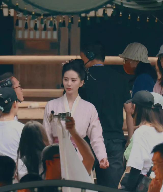 《一念关山》高清路透来了!刘诗诗造型获好评,还跟赵丽颖撞款休闲区蓝鸢梦想 - Www.slyday.coM 《一念关山》高清路透来了!刘诗诗造型获好评,还跟赵丽颖撞款休闲区蓝鸢梦想 - Www.slyday.coM