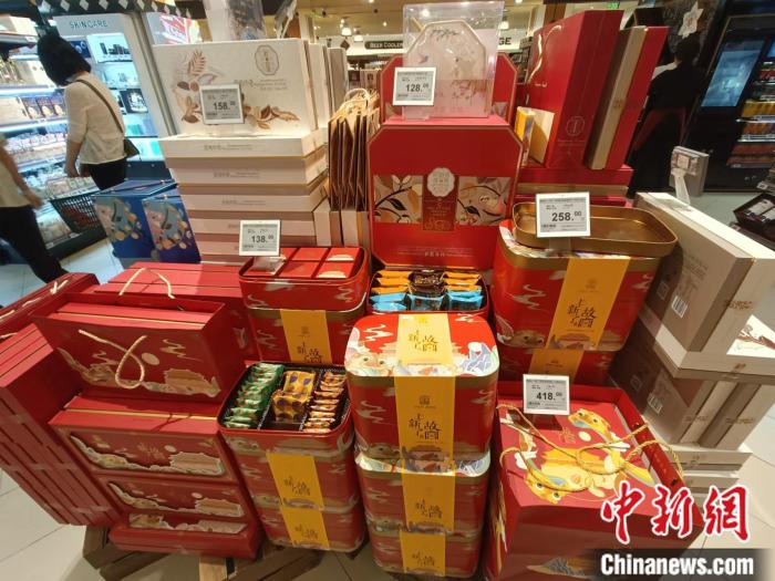 北京SKP一精品超市售卖的月饼礼盒。中新财经 左雨晴 摄