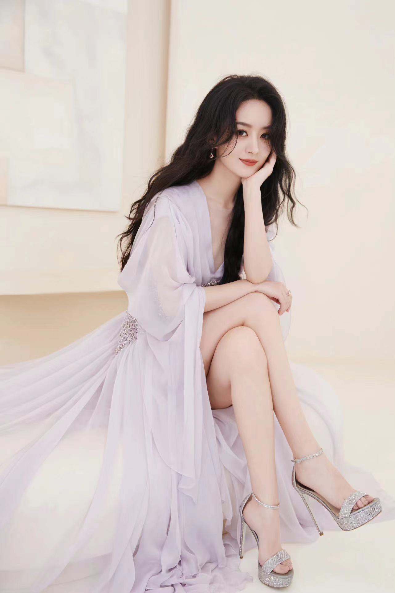 赵丽颖直播状态超能打!卷发纱裙造型似仙女,氛围感太绝了休闲区蓝鸢梦想 - Www.slyday.coM 赵丽颖直播状态超能打!卷发纱裙造型似仙女,氛围感太绝了休闲区蓝鸢梦想 - Www.slyday.coM