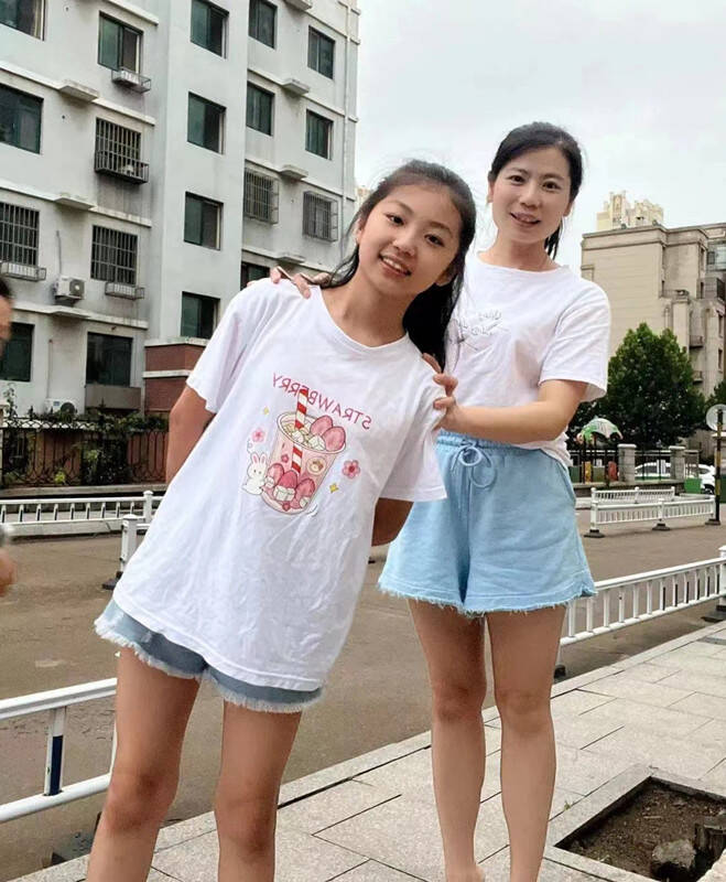 青岛小学生坐公交写“一元欠条”引发全网点赞 网友:都是有爱的人休闲区蓝鸢梦想 - Www.slyday.coM 青岛小学生坐公交写“一元欠条”引发全网点赞 网友:都是有爱的人休闲区蓝鸢梦想 - Www.slyday.coM