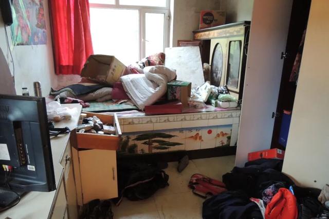 2.8万元现金不翼而飞?男子偷自家钱报假警被处罚休闲区蓝鸢梦想 - Www.slyday.coM 2.8万元现金不翼而飞?男子偷自家钱报假警被处罚休闲区蓝鸢梦想 - Www.slyday.coM