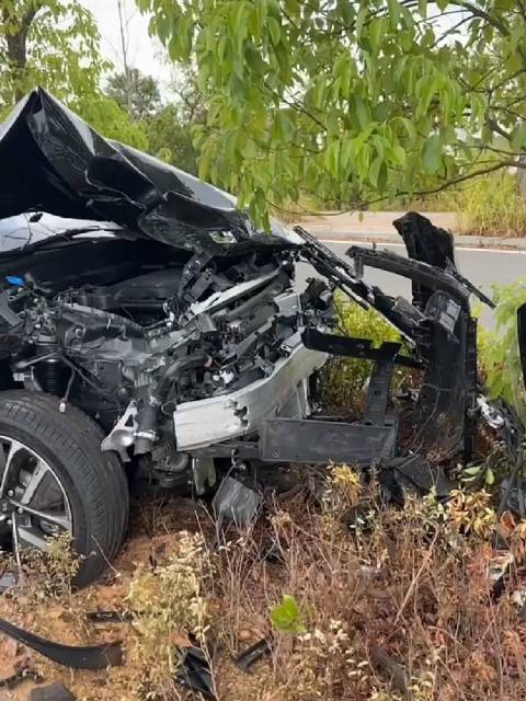 理想L9现严重车祸：雪佛兰轿车侧面被其撞扁