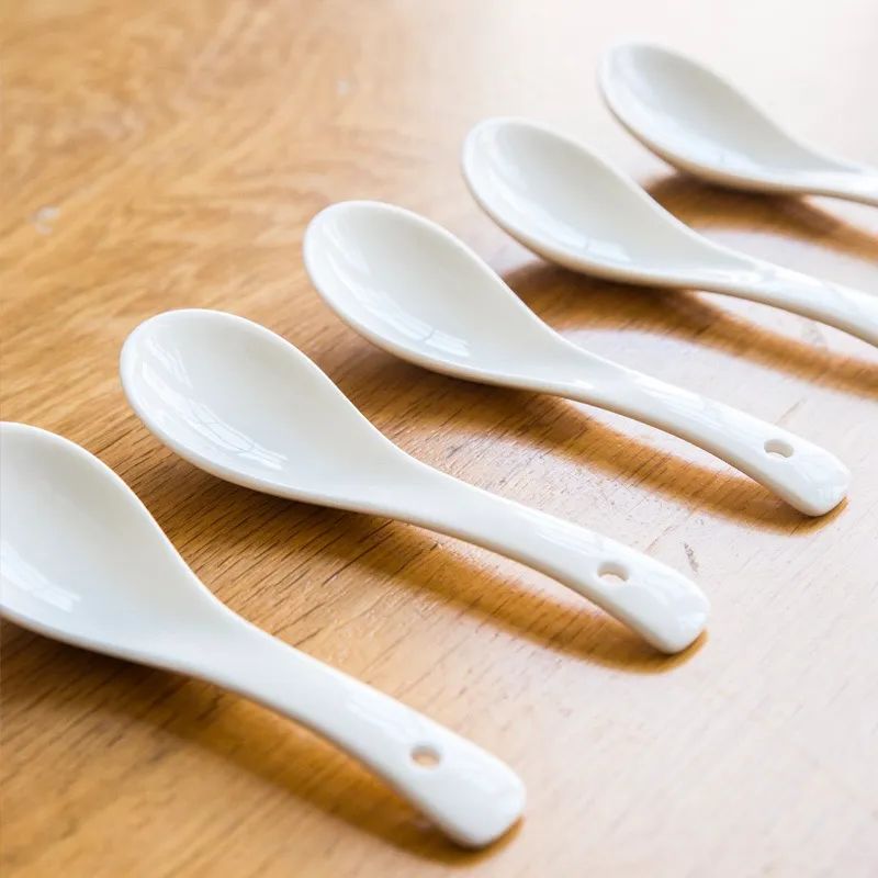 陶瓷勺的柄上为什么总有一个孔洞,而金属勺却不需要?休闲区蓝鸢梦想 - Www.slyday.coM 陶瓷勺的柄上为什么总有一个孔洞,而金属勺却不需要?休闲区蓝鸢梦想 - Www.slyday.coM