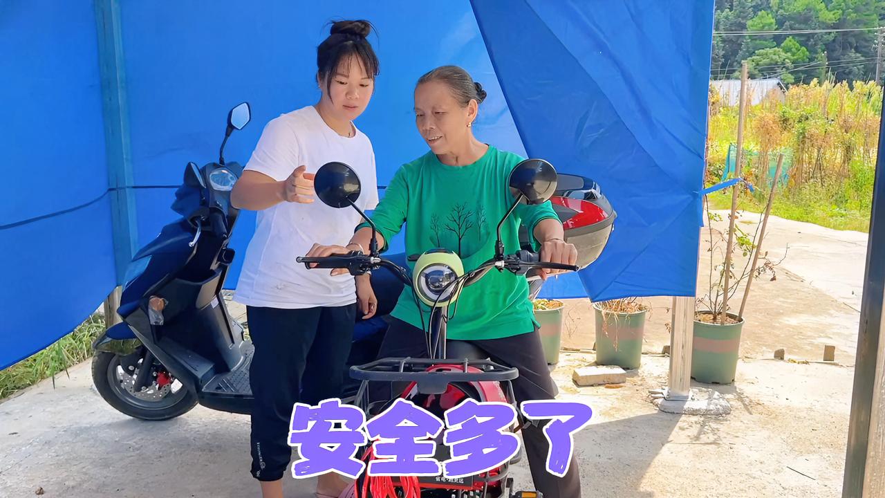 秋子给婆婆新车装上后视镜，拿臭牡丹根炖土鸡，公公吃了赞不绝口