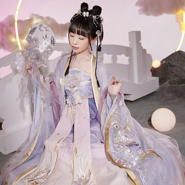 拜月、赏月迎中秋,穿上汉服还原古人的节日风雅~休闲区蓝鸢梦想 - Www.slyday.coM 拜月、赏月迎中秋,穿上汉服还原古人的节日风雅~休闲区蓝鸢梦想 - Www.slyday.coM