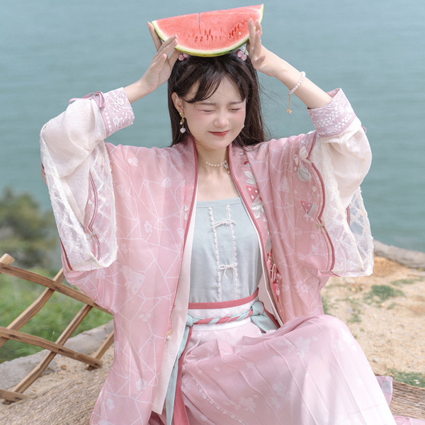 拜月、赏月迎中秋,穿上汉服还原古人的节日风雅~休闲区蓝鸢梦想 - Www.slyday.coM 拜月、赏月迎中秋,穿上汉服还原古人的节日风雅~休闲区蓝鸢梦想 - Www.slyday.coM