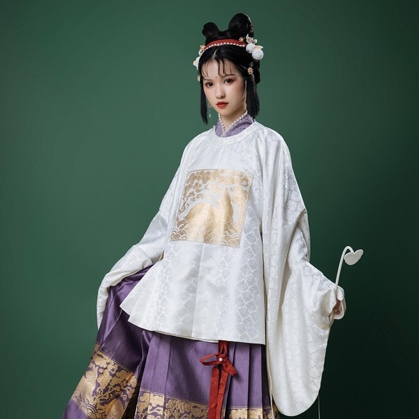 拜月、赏月迎中秋,穿上汉服还原古人的节日风雅~休闲区蓝鸢梦想 - Www.slyday.coM 拜月、赏月迎中秋,穿上汉服还原古人的节日风雅~休闲区蓝鸢梦想 - Www.slyday.coM