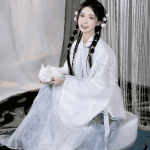 拜月、赏月迎中秋,穿上汉服还原古人的节日风雅~休闲区蓝鸢梦想 - Www.slyday.coM 拜月、赏月迎中秋,穿上汉服还原古人的节日风雅~休闲区蓝鸢梦想 - Www.slyday.coM