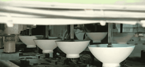 陶瓷勺的柄上为什么总有一个孔洞,而金属勺却不需要?休闲区蓝鸢梦想 - Www.slyday.coM 陶瓷勺的柄上为什么总有一个孔洞,而金属勺却不需要?休闲区蓝鸢梦想 - Www.slyday.coM