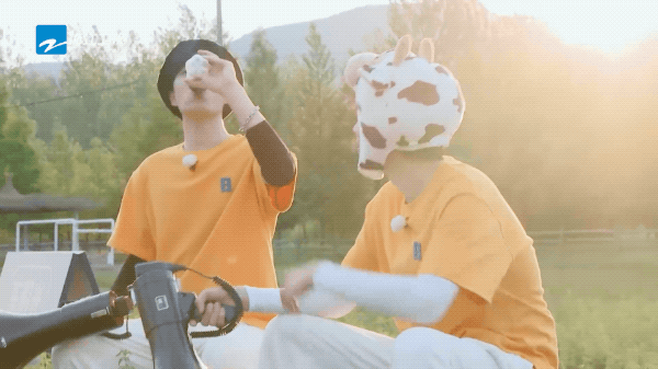 范丞丞自曝与魏大勋“不和”,又为何共饮一支汽水?休闲区蓝鸢梦想 - Www.slyday.coM 范丞丞自曝与魏大勋“不和”,又为何共饮一支汽水?休闲区蓝鸢梦想 - Www.slyday.coM