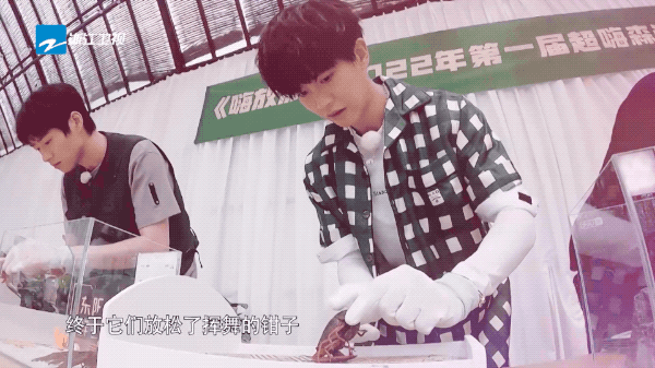 范丞丞自曝与魏大勋“不和”,又为何共饮一支汽水?休闲区蓝鸢梦想 - Www.slyday.coM 范丞丞自曝与魏大勋“不和”,又为何共饮一支汽水?休闲区蓝鸢梦想 - Www.slyday.coM