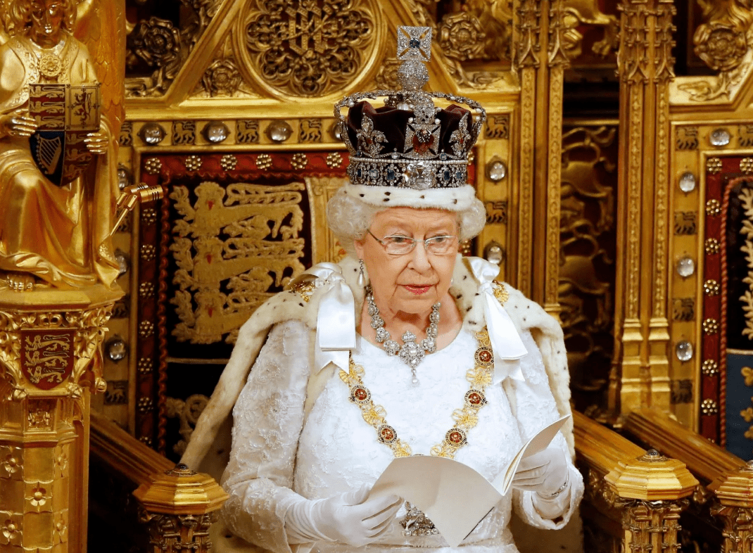 女王去世,三大巧合:她加冕时种的树死了,新国王的名字不吉利休闲区蓝鸢梦想 - Www.slyday.coM 女王去世,三大巧合:她加冕时种的树死了,新国王的名字不吉利休闲区蓝鸢梦想 - Www.slyday.coM