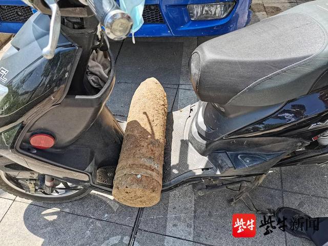 真危险啊!六旬阿婆挖出80多斤炮弹,竟用电动车载去废品收购站……休闲区蓝鸢梦想 - Www.slyday.coM 真危险啊!六旬阿婆挖出80多斤炮弹,竟用电动车载去废品收购站……休闲区蓝鸢梦想 - Www.slyday.coM