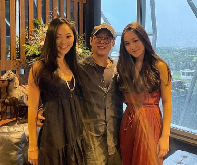 李连杰22岁长女国外生活精致,和异性合影笑容自信,高级脸像利智休闲区蓝鸢梦想 - Www.slyday.coM 李连杰22岁长女国外生活精致,和异性合影笑容自信,高级脸像利智休闲区蓝鸢梦想 - Www.slyday.coM