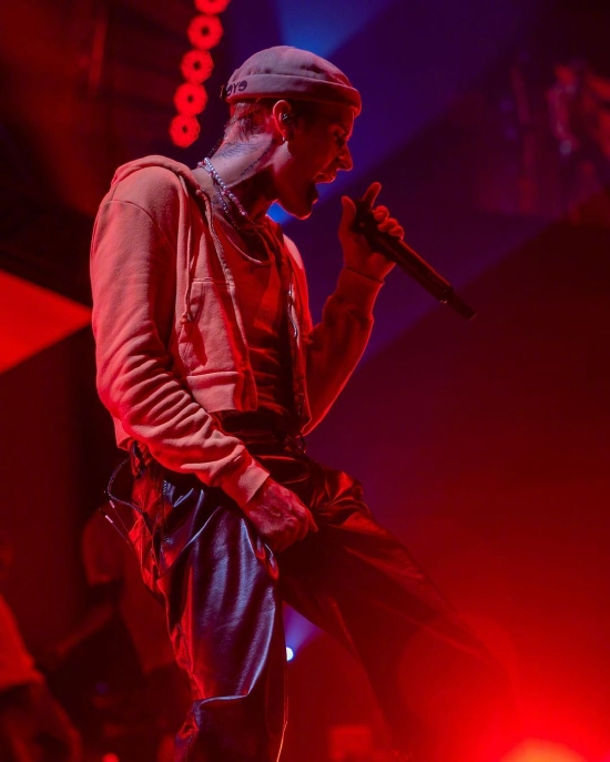 贾斯汀·比伯Justin Bieber面瘫后,巡回演唱会又暂停了!休闲区蓝鸢梦想 - Www.slyday.coM 贾斯汀·比伯Justin Bieber面瘫后,巡回演唱会又暂停了!休闲区蓝鸢梦想 - Www.slyday.coM