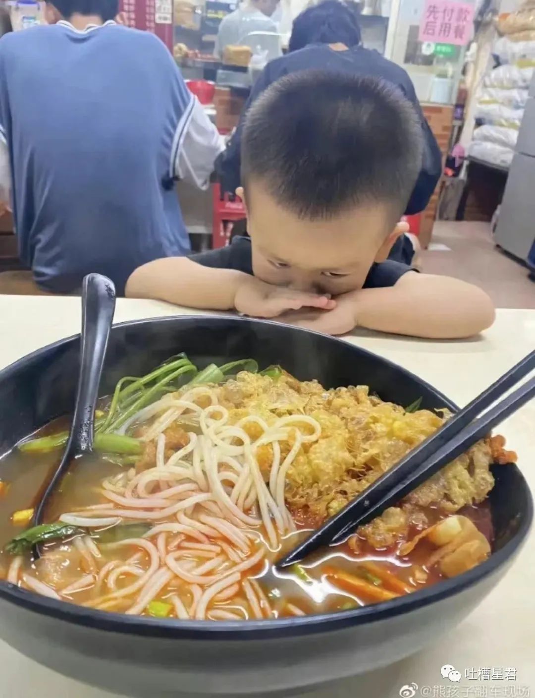 “我爱你,嫁给我好吗?”突然收到微信好友的求爱消息,大晚上给我整“心虚”了是怎么回事哈哈哈休闲区蓝鸢梦想 - Www.slyday.coM “我爱你,嫁给我好吗?”突然收到微信好友的求爱消息,大晚上给我整“心虚”了是怎么回事哈哈哈休闲区蓝鸢梦想 - Www.slyday.coM