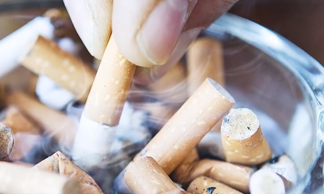 六旬女子紧急送医!家人听信偏方,让她8岁开始抽烟休闲区蓝鸢梦想 - Www.slyday.coM 六旬女子紧急送医!家人听信偏方,让她8岁开始抽烟休闲区蓝鸢梦想 - Www.slyday.coM