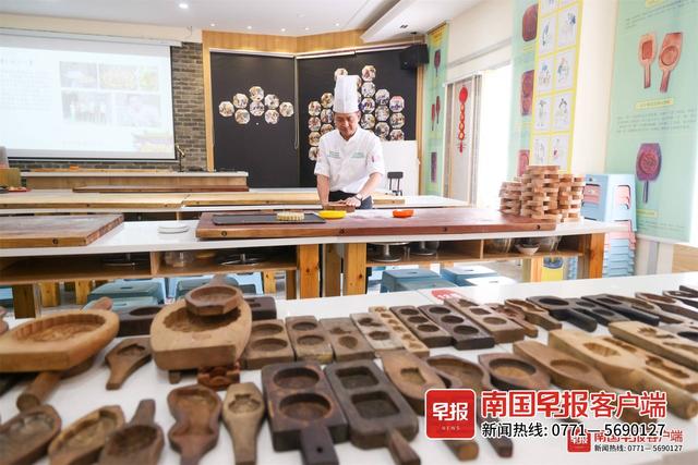 晚安十点(2022.9.10)丨中秋节快乐,追月亮的人休闲区蓝鸢梦想 - Www.slyday.coM 晚安十点(2022.9.10)丨中秋节快乐,追月亮的人休闲区蓝鸢梦想 - Www.slyday.coM