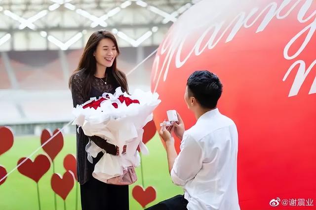 恭喜!体育名将谢震业,求婚成功休闲区蓝鸢梦想 - Www.slyday.coM 恭喜!体育名将谢震业,求婚成功休闲区蓝鸢梦想 - Www.slyday.coM