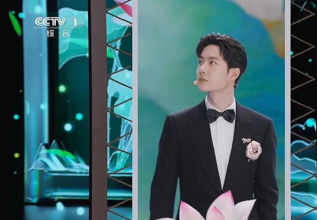 央视中秋晚会:毛不易质朴 李宇春惊艳 但最震撼的还是太空三人组休闲区蓝鸢梦想 - Www.slyday.coM 央视中秋晚会:毛不易质朴 李宇春惊艳 但最震撼的还是太空三人组休闲区蓝鸢梦想 - Www.slyday.coM