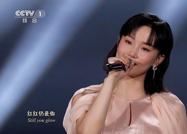 央视中秋晚会:毛不易质朴 李宇春惊艳 但最震撼的还是太空三人组休闲区蓝鸢梦想 - Www.slyday.coM 央视中秋晚会:毛不易质朴 李宇春惊艳 但最震撼的还是太空三人组休闲区蓝鸢梦想 - Www.slyday.coM