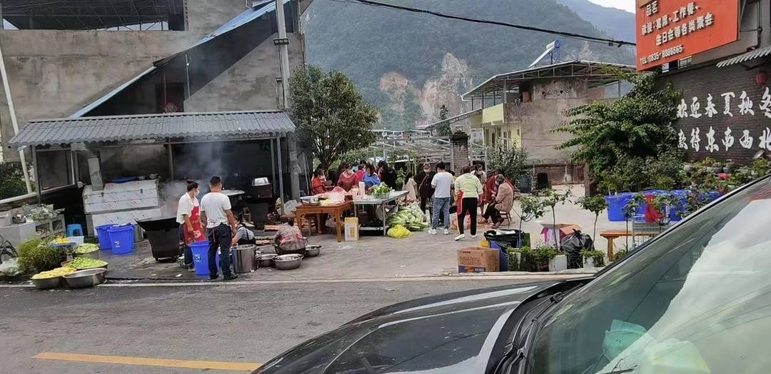 没有月饼的中秋节 她为救援人员心疼得落泪休闲区蓝鸢梦想 - Www.slyday.coM 没有月饼的中秋节 她为救援人员心疼得落泪休闲区蓝鸢梦想 - Www.slyday.coM
