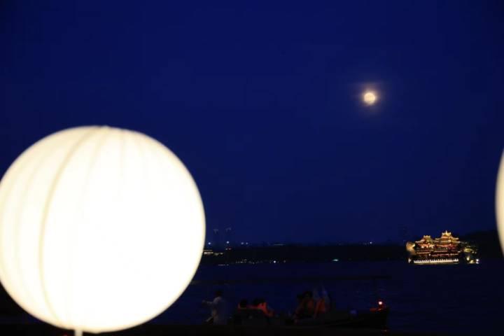 朋友圈摄影大赛卷起来了!“十五的月亮十五圆”,今晚你在哪里赏月?休闲区蓝鸢梦想 - Www.slyday.coM 朋友圈摄影大赛卷起来了!“十五的月亮十五圆”,今晚你在哪里赏月?休闲区蓝鸢梦想 - Www.slyday.coM